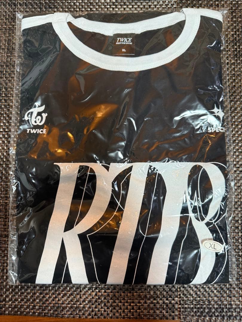 TWICE Tシャツ