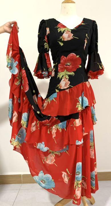 赤い花柄黒地に赤地水色の花柄フリルの対比が綺麗なフラメンコ衣装ツーピースレディース ロングワンピース 赤い花柄黒地に赤地水色の花柄フリル の対比が綺麗なフラメンコ衣装ツーピース 赤い花柄黒地に赤地水色の花柄フリルの対比が綺麗なフラメンコ衣装ツーピースレディース ロングワンピース 赤い花柄黒地に赤地水色の花柄フリル の対比が綺麗なフラメンコ衣装ツーピース