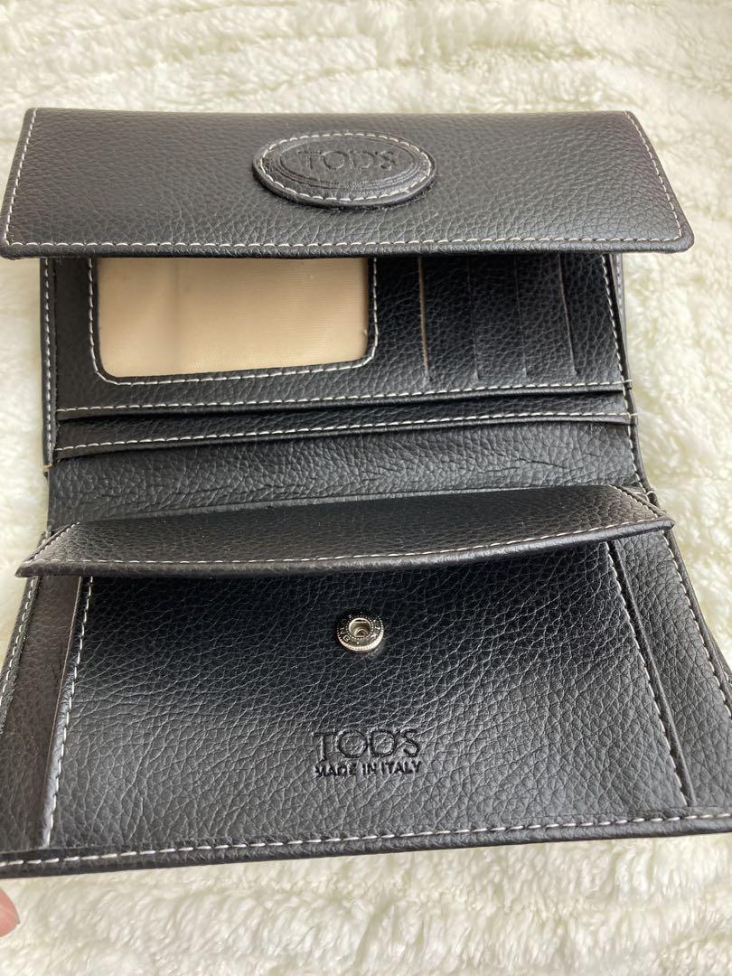 売り切り価格‼️トッズ　二つ折財布　ファスナー.スナップ開閉式　ブラック　レザー