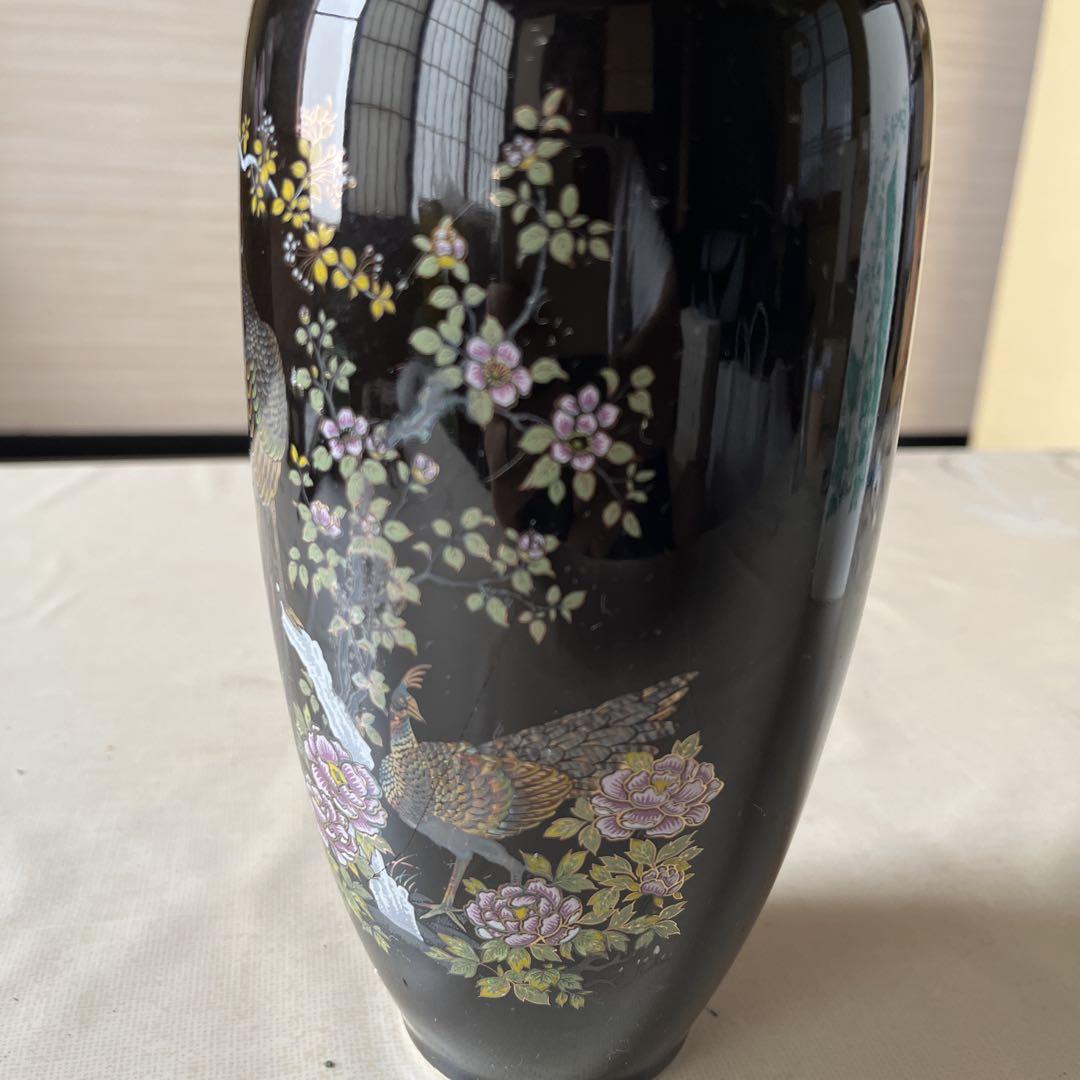 孔雀と花の装飾 陶器花瓶 黒色 陶器製 花瓶 孔雀と花の装飾 九谷焼 - メルカリ