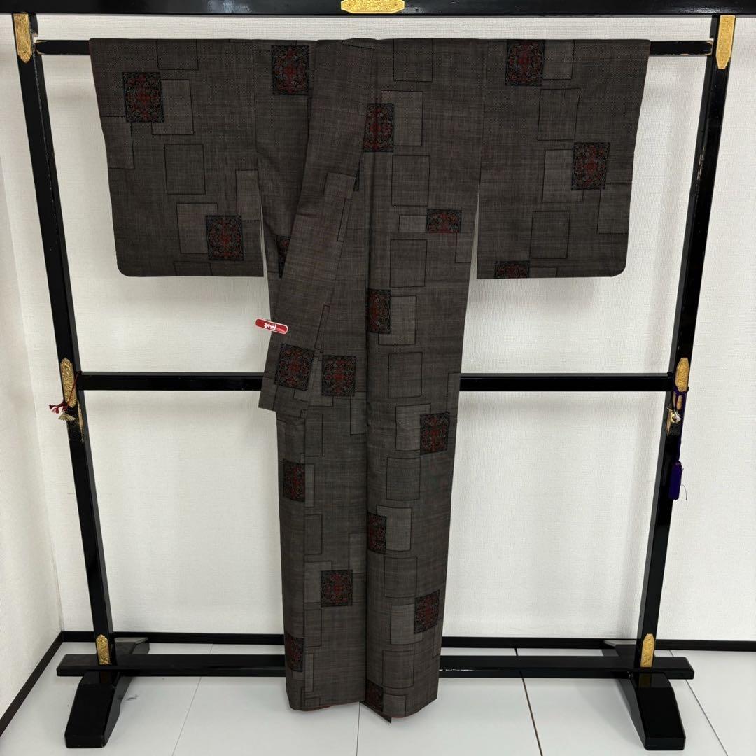 本場大島紬 茶泥染 裄65 一元式 素敵な絣柄 着物 正絹 T-3676