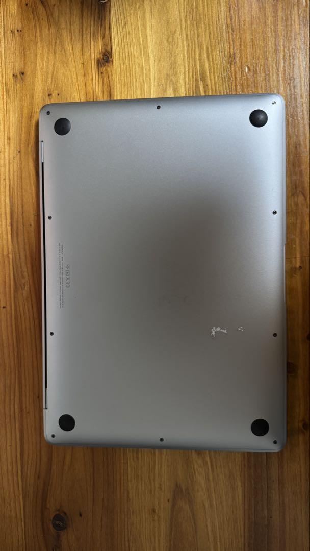 MacBook本体 MacBook Air (M1, 2020) 8GB / 256GB
