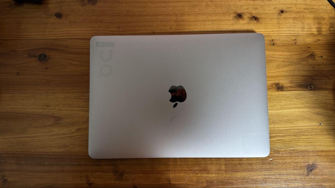 MacBook本体 MacBook Air (M1, 2020) 8GB / 256GB