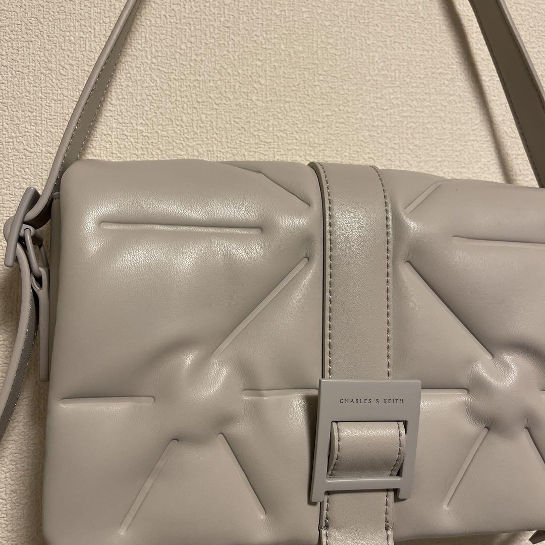Charles &Keith バッグ　未使用 CHARLES ＆ KEITH 「CHARLES & KEITH」 ショルダーバッグ S