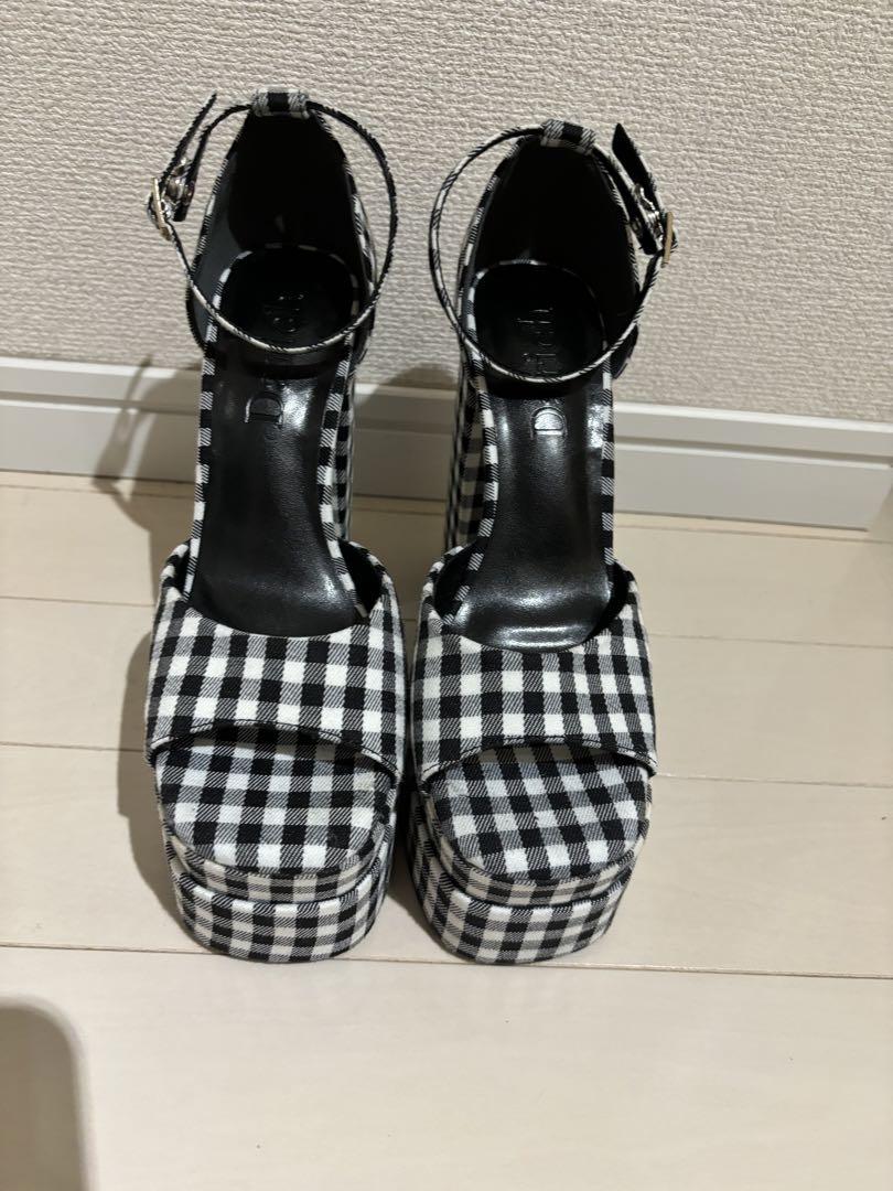 オープントゥストラップサンダル　ダーリッチ　パンプス
