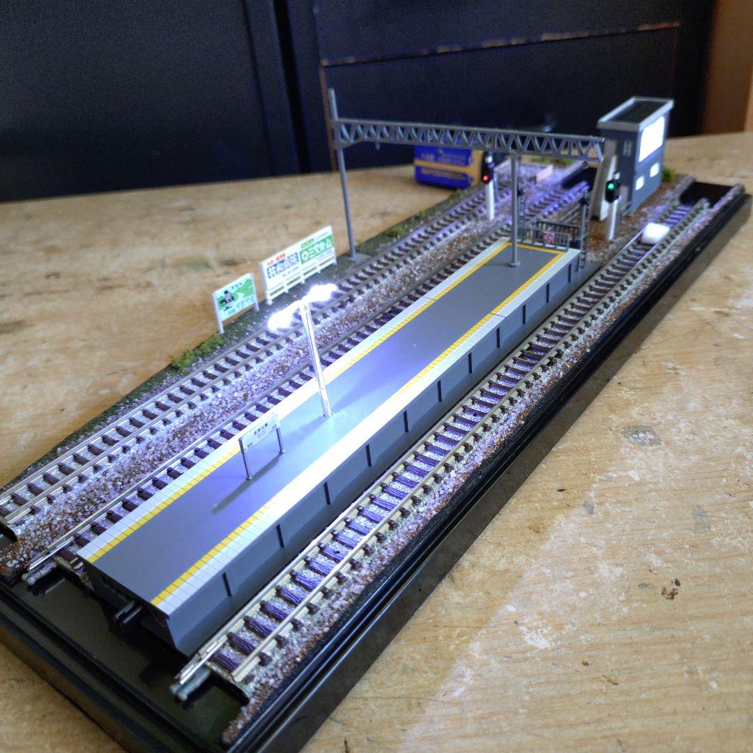ジオラマ　Nゲージ　車両工場　ライト付き　クリアケース入り ジオラマ Nゲージ 待避線 ライト付き クリアケース入り - メルカリ