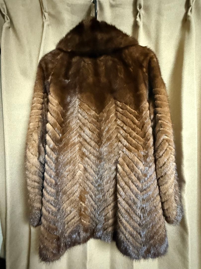 【超美品】高級SAGAMINK 濃いめブラウンミンクショートコート襟元ボリューム 【超美品】高級SAGAMINK 濃いめブラウンミンクショートコート襟元ボリューム