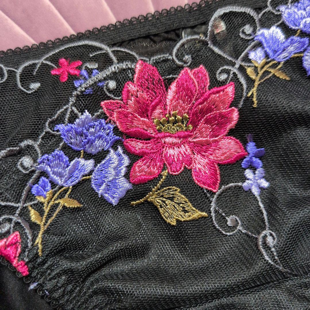 新品未使用 サルート 89Gラベンダー刺繍花柄ショーツ Mサイズ