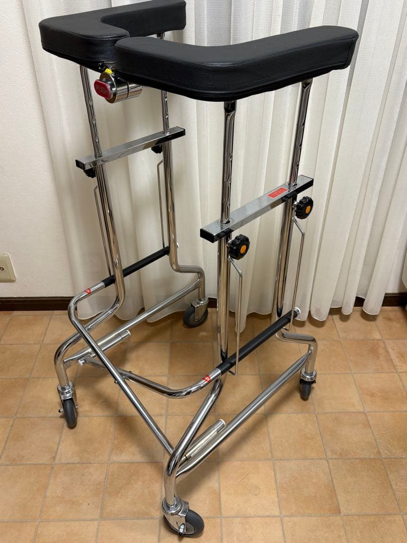 アルコー1S 歩行器星光医療器製作所 介護 リハビリ目立った傷や汚れなし