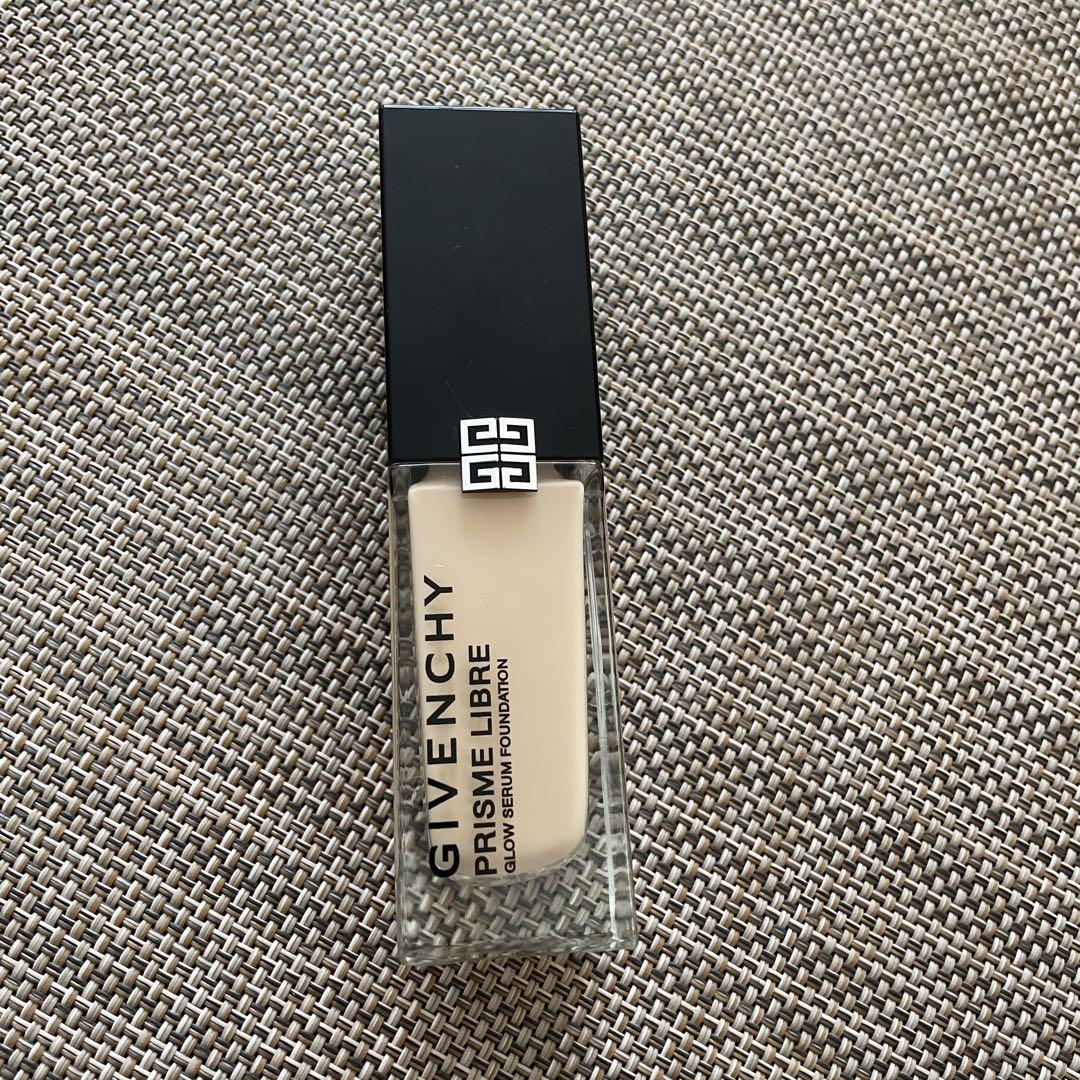 GIVENCHY ジバンシー　グロウセラムファンデーション　0.5N