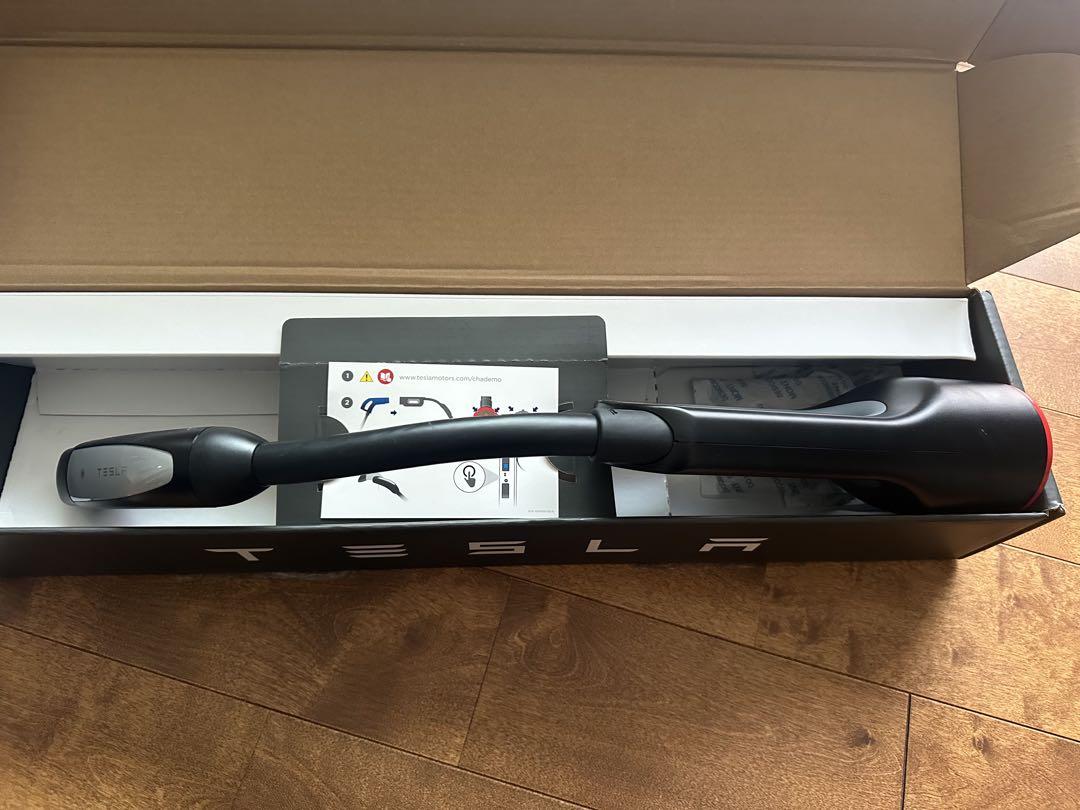 TESLA CHADEMO チャデモアダプター　日本　純正品