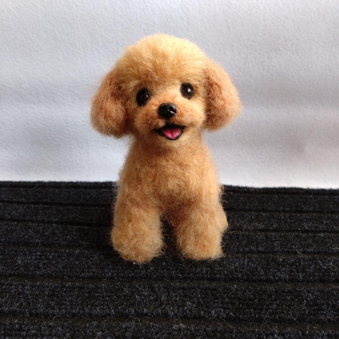 羊毛フェルト　トイプードル　ハンドメイド　犬　置物