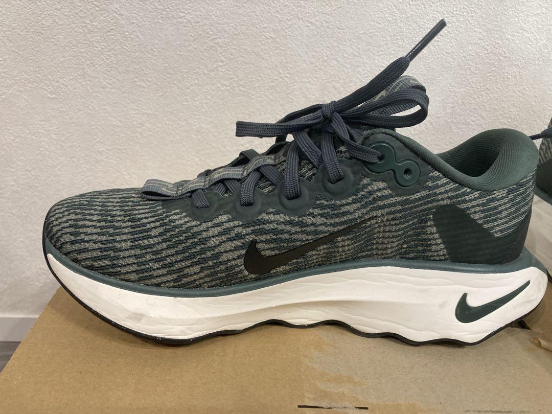 NIKE モティバ　23.5