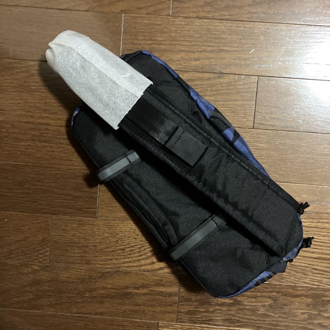 バッグ CHROME MINI KADET SLING BAG