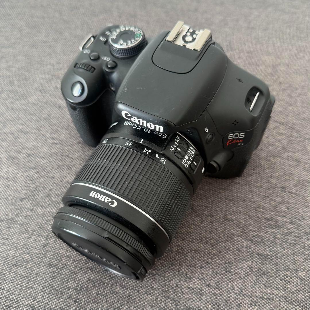 Canon EOS KISS X5 ダブルズームキット　キャノン　一眼レフカメラ
