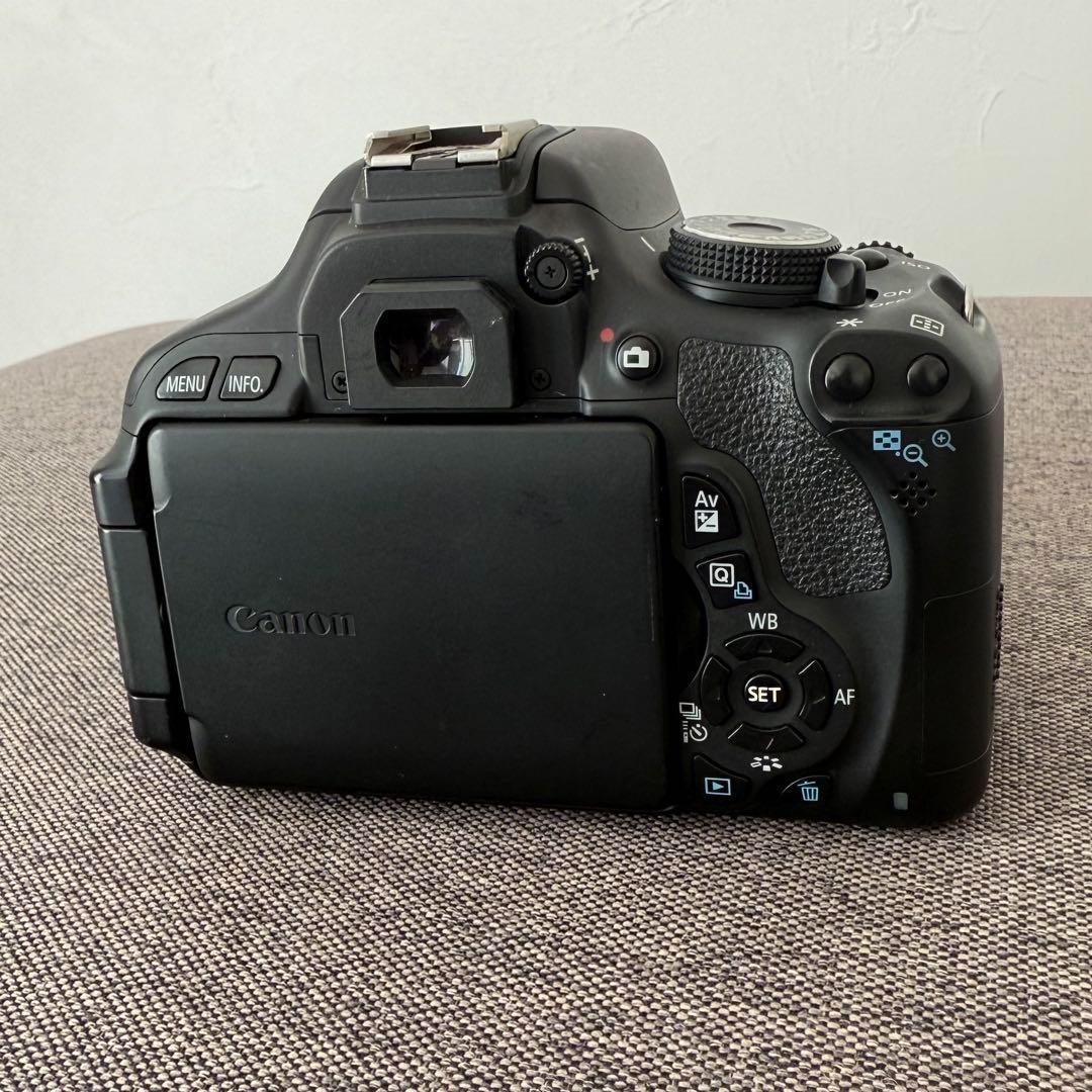 Canon EOS KISS X5 ダブルズームキット　キャノン　一眼レフカメラ