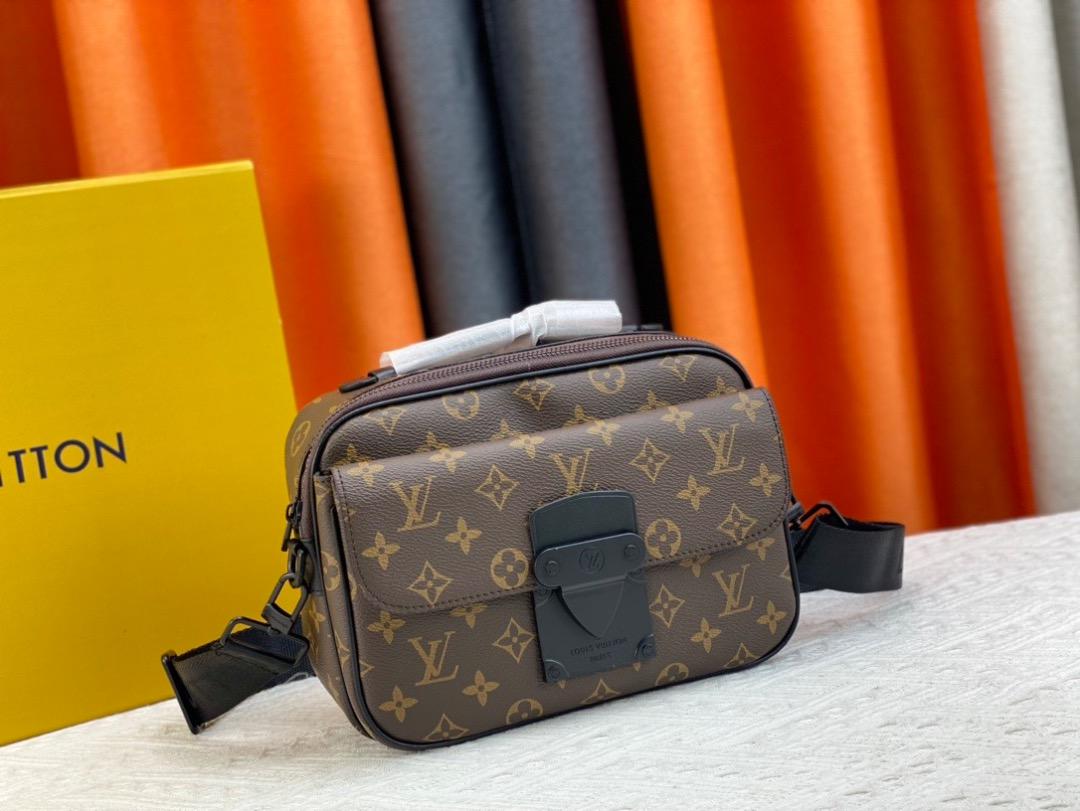【お出掛けにはこれ一つ】LOUIS VUITTON★ショルダーバック これ一つでお出掛けも♪】Louis vuitton ショルダーポーチ