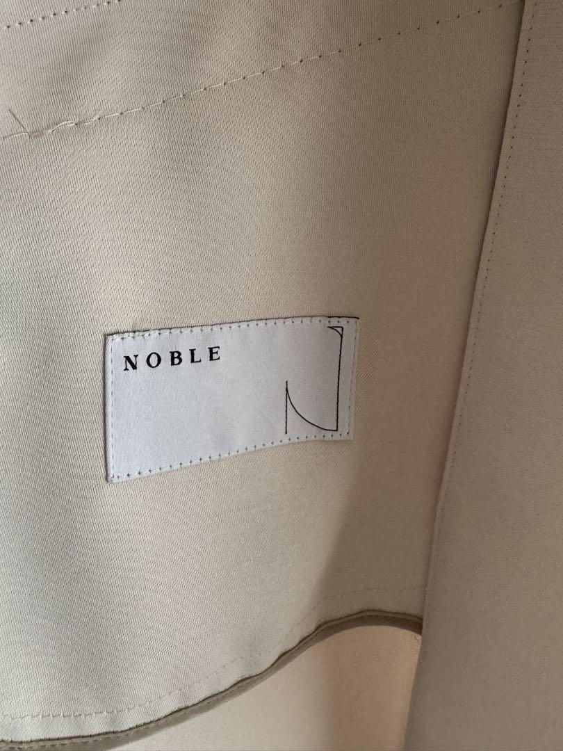 Nobleホワイト ダブルボタン ノースリーブ ベスト