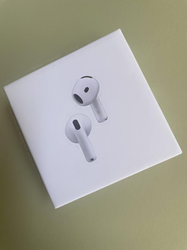 新品未開封 AirPods 4 本体 アクティブノイズキャンセリング