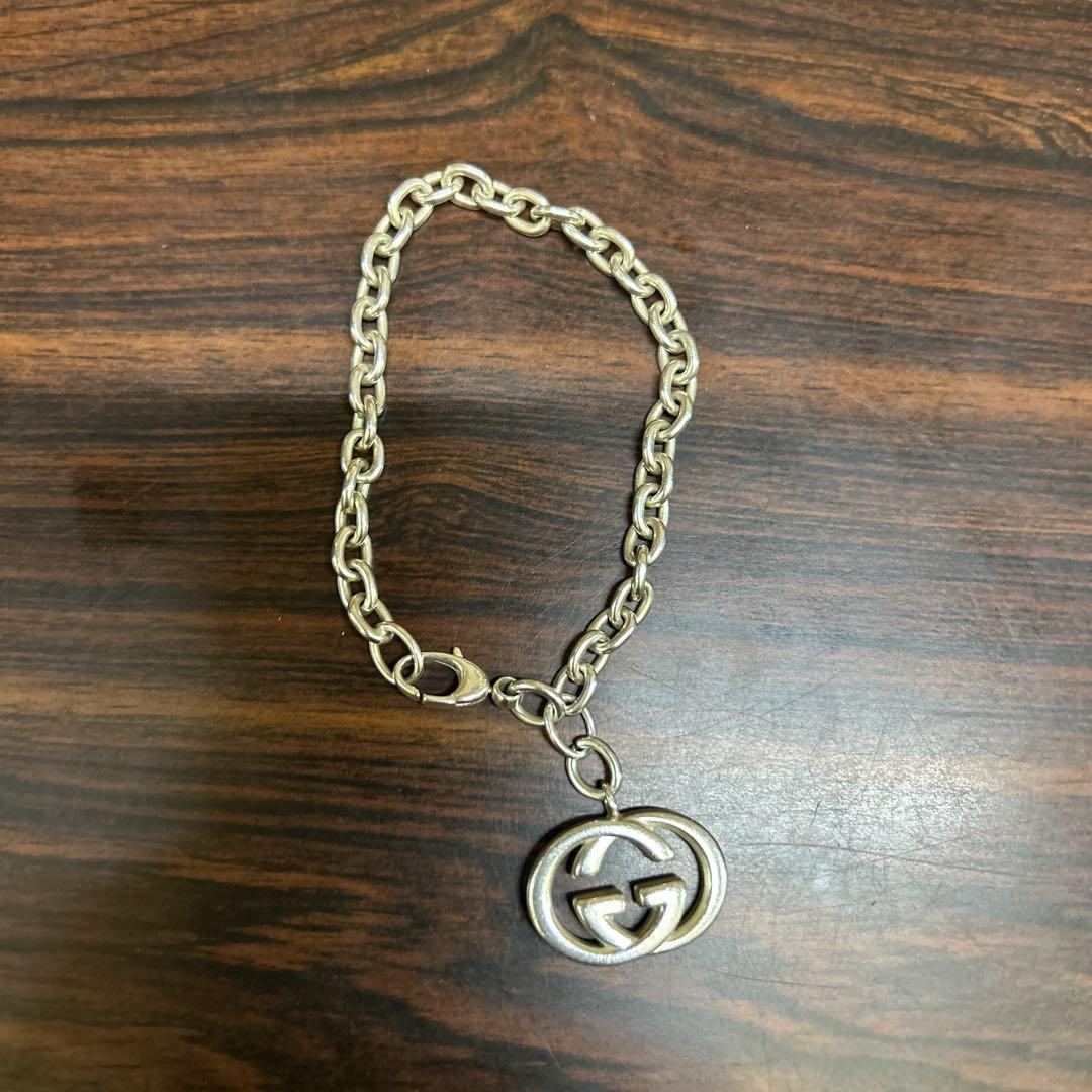 GUCCI インターロッキングGチャーム付きシルバーチェーンブレスレット