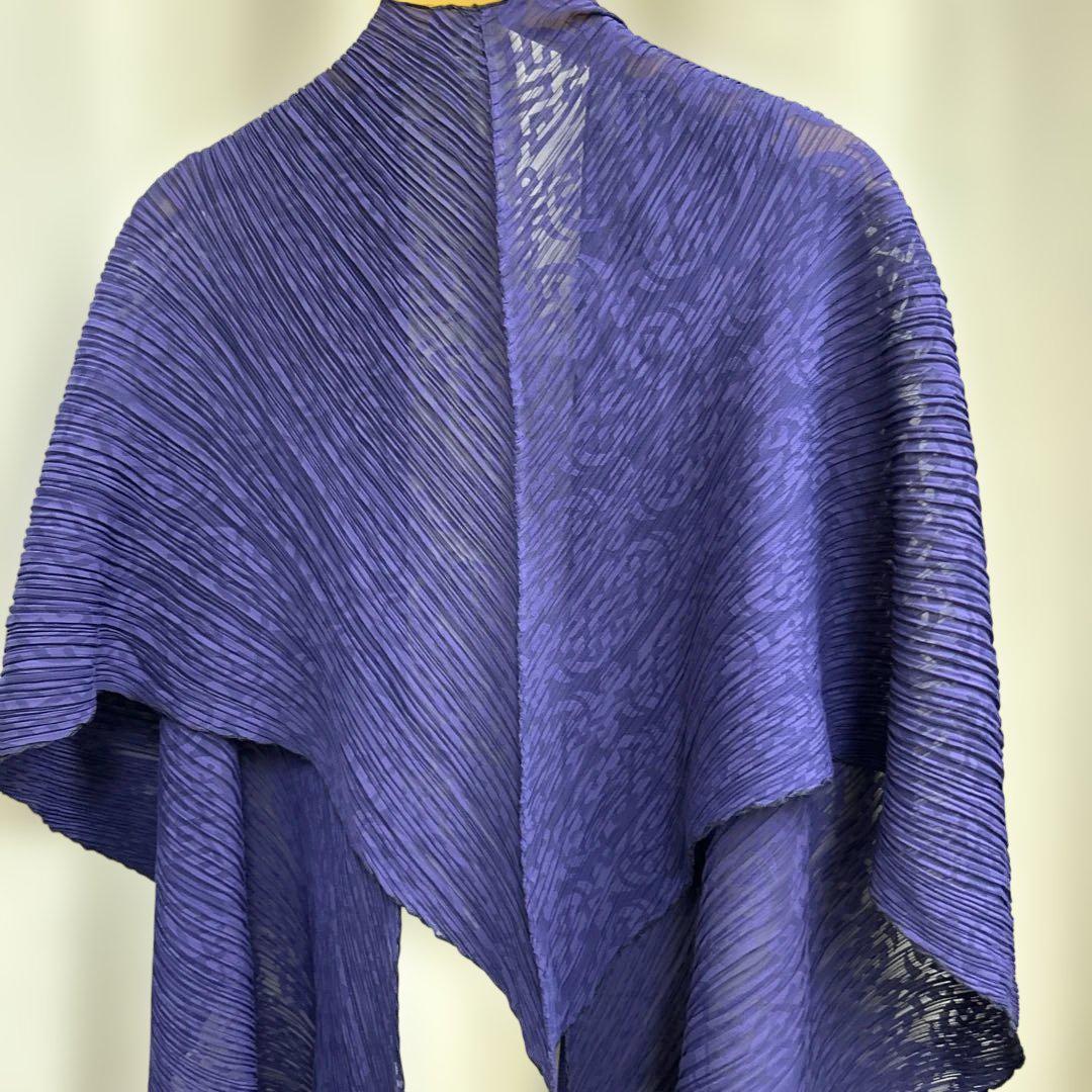 イッセイミヤケ　プリーツプリーズ　ストール 新品 ISSEY MIYAKE - プリーツプリーズ イッセイミヤケ ポンチョ