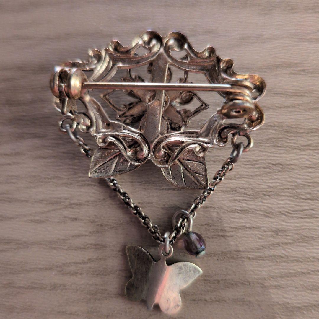 ヴィンテージ   ブローチ   蝶 ヴィンテージ風 花と蝶 ブローチ - メルカリ