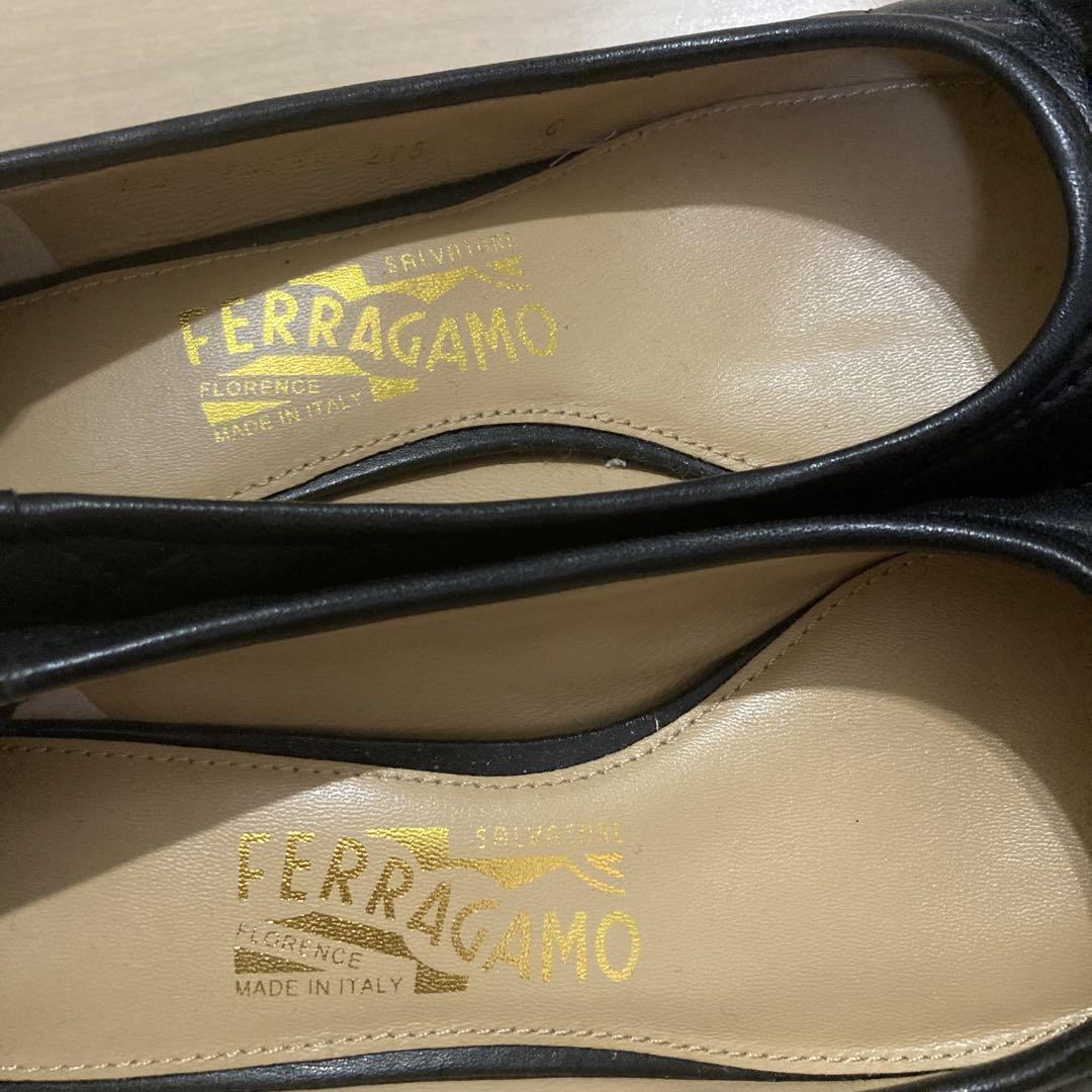 FERRAGAMO 黒 リボン付き パンプス