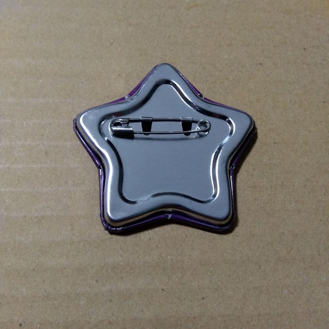 【クレヨンしんちゃん】野原しんのすけ ケツだけ星人 蓄光 星型 缶バッジ クレヨンしんちゃん】野原しんのすけ ケツだけ星人 蓄光 星型 缶