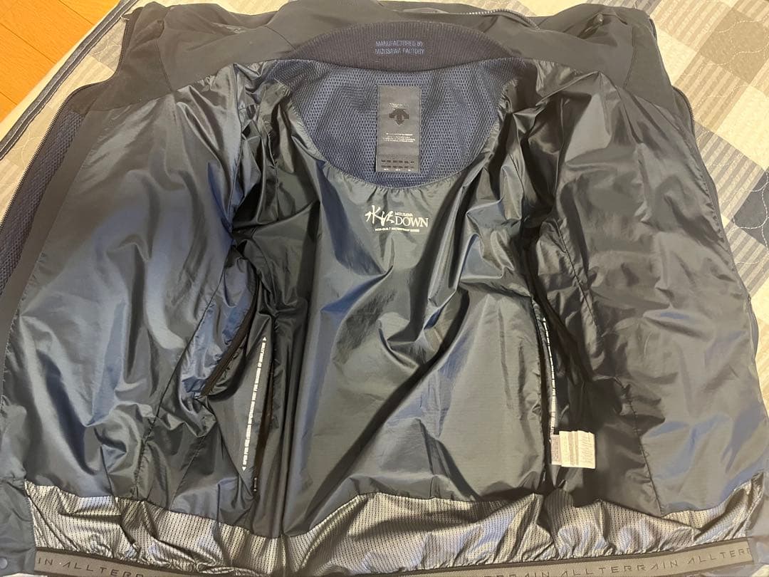 【何語】DESCENTE MOUNTAINEER ネイビーMサイズ