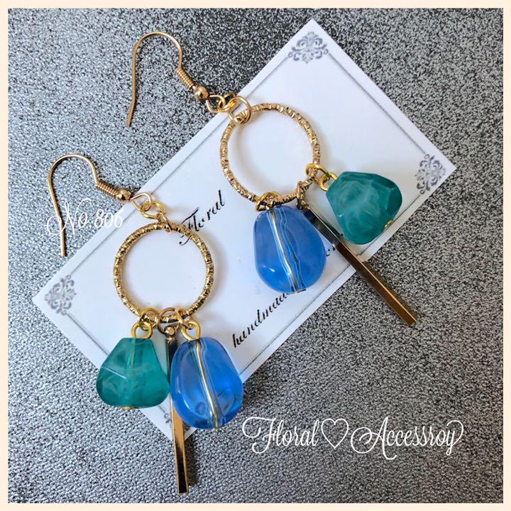806.ブルーグリーン×ジャラジャラ ゴールド ピアス