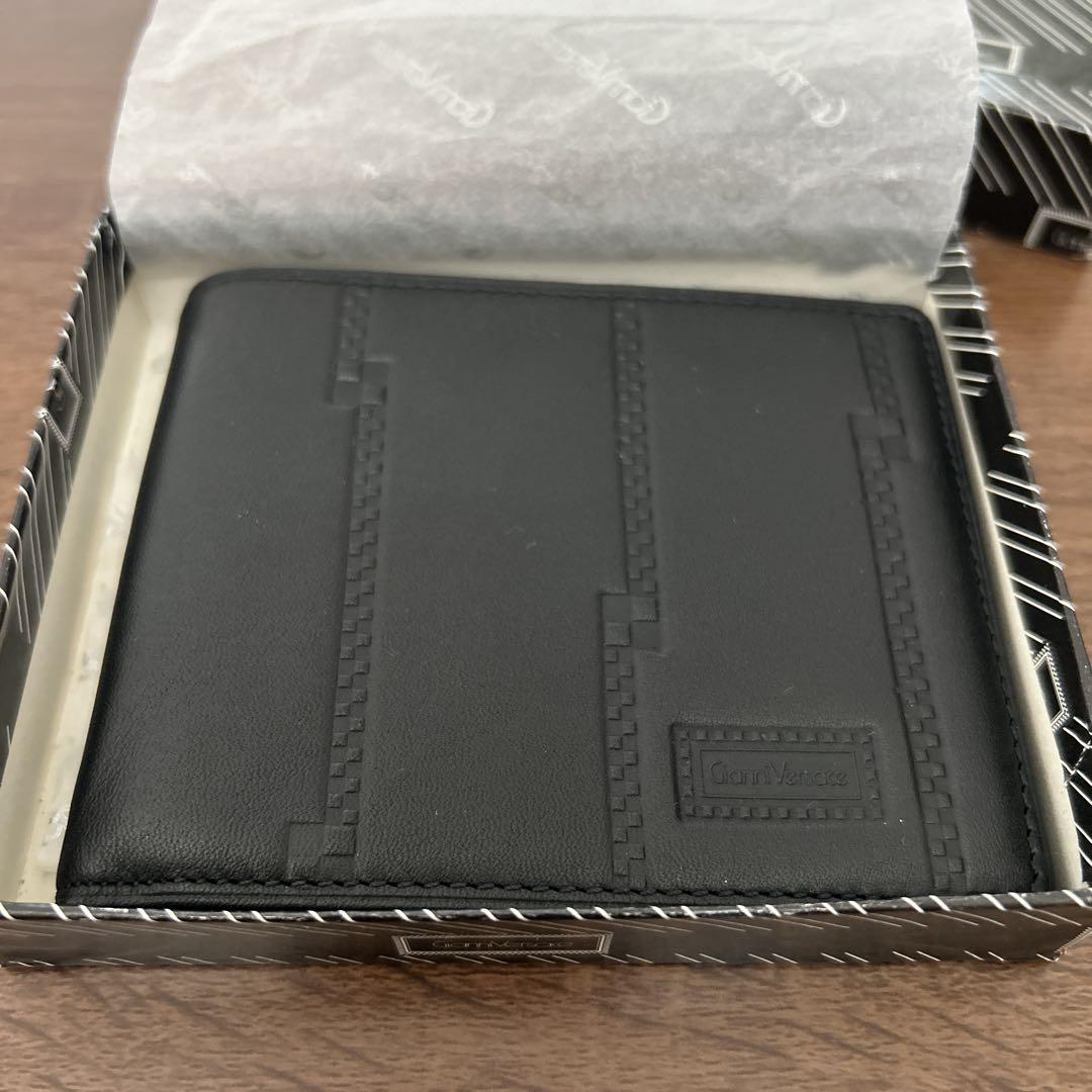 ヴェルサーチ ブラックレザー二つ折り財布