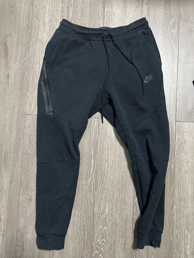 専用　NIKE テックフリース　ブラック　パーカーのみ