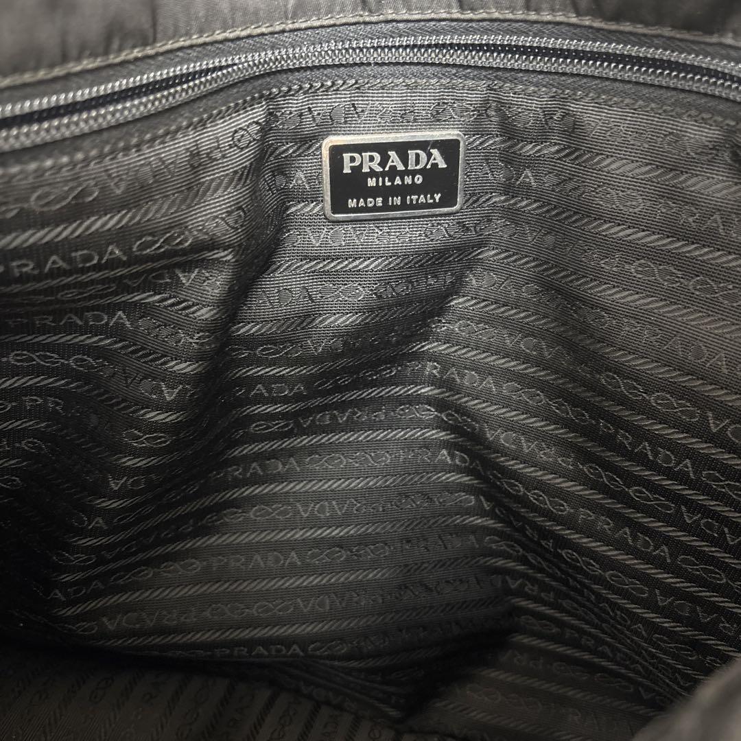 Prada プラダ　ショルダーバッグ　黒