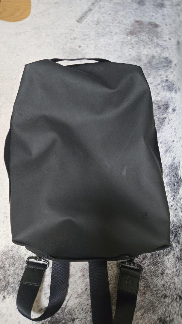 ミレスト　防水　黒のミニマルリュック　バックパック　スリングバッグ