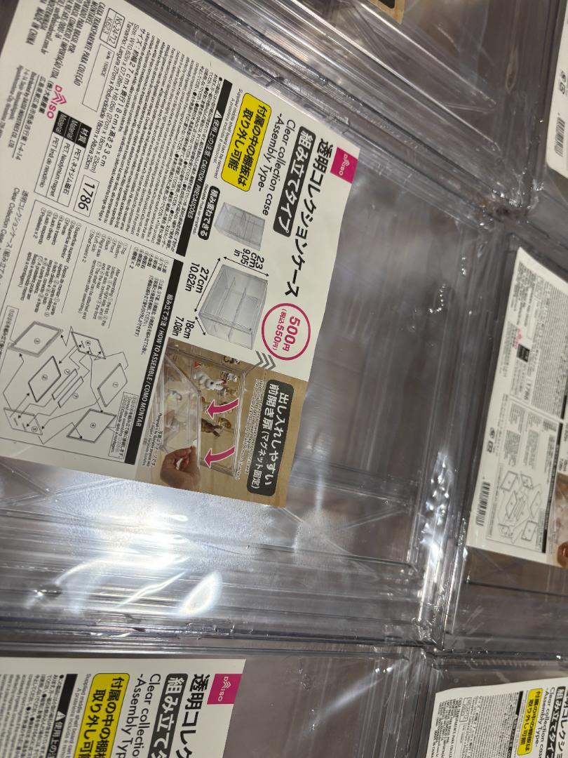 ダイソー透明コレクションケース×８