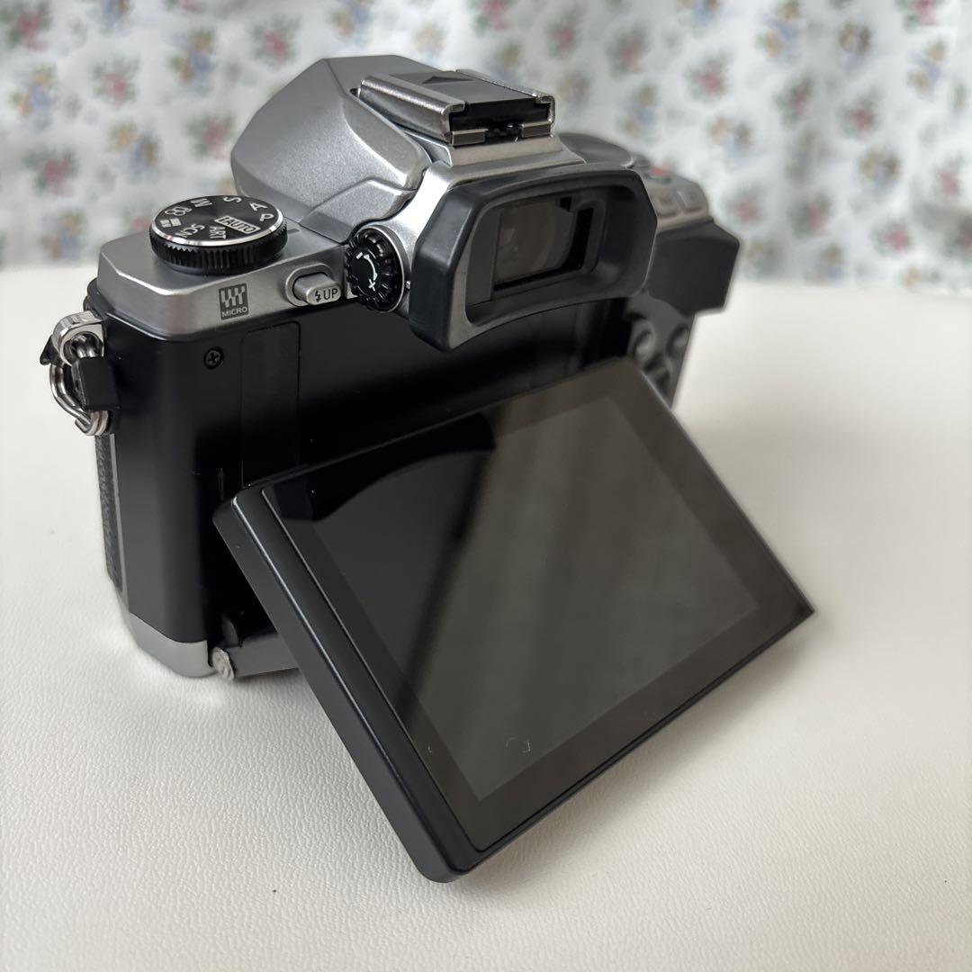 OLYMPUS OM-D E-M10 ミラーレス一眼カメラ