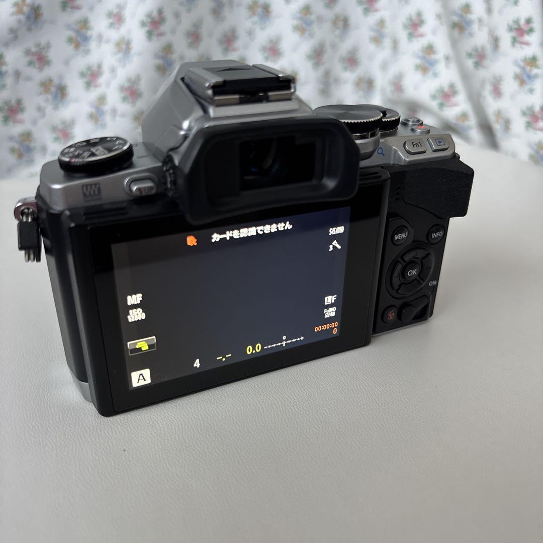 OLYMPUS OM-D E-M10 ミラーレス一眼カメラ