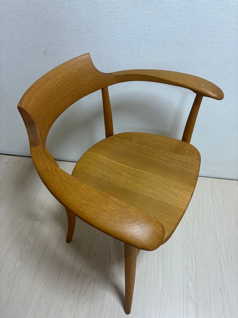 クレセントアームチェア