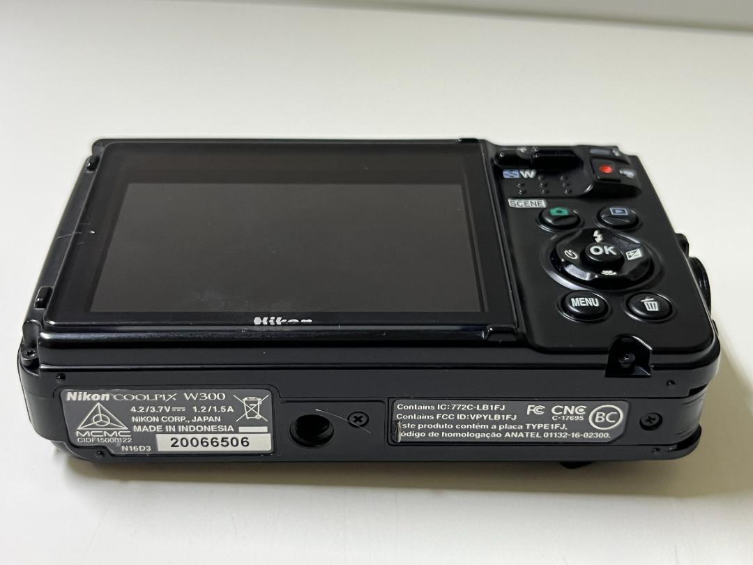 【中古美品】　Nikon　COOLPIX W300　シリコンジャケットオマケ付