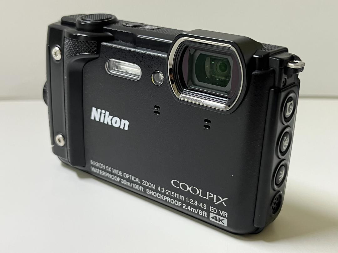 【中古美品】　Nikon　COOLPIX W300　シリコンジャケットオマケ付