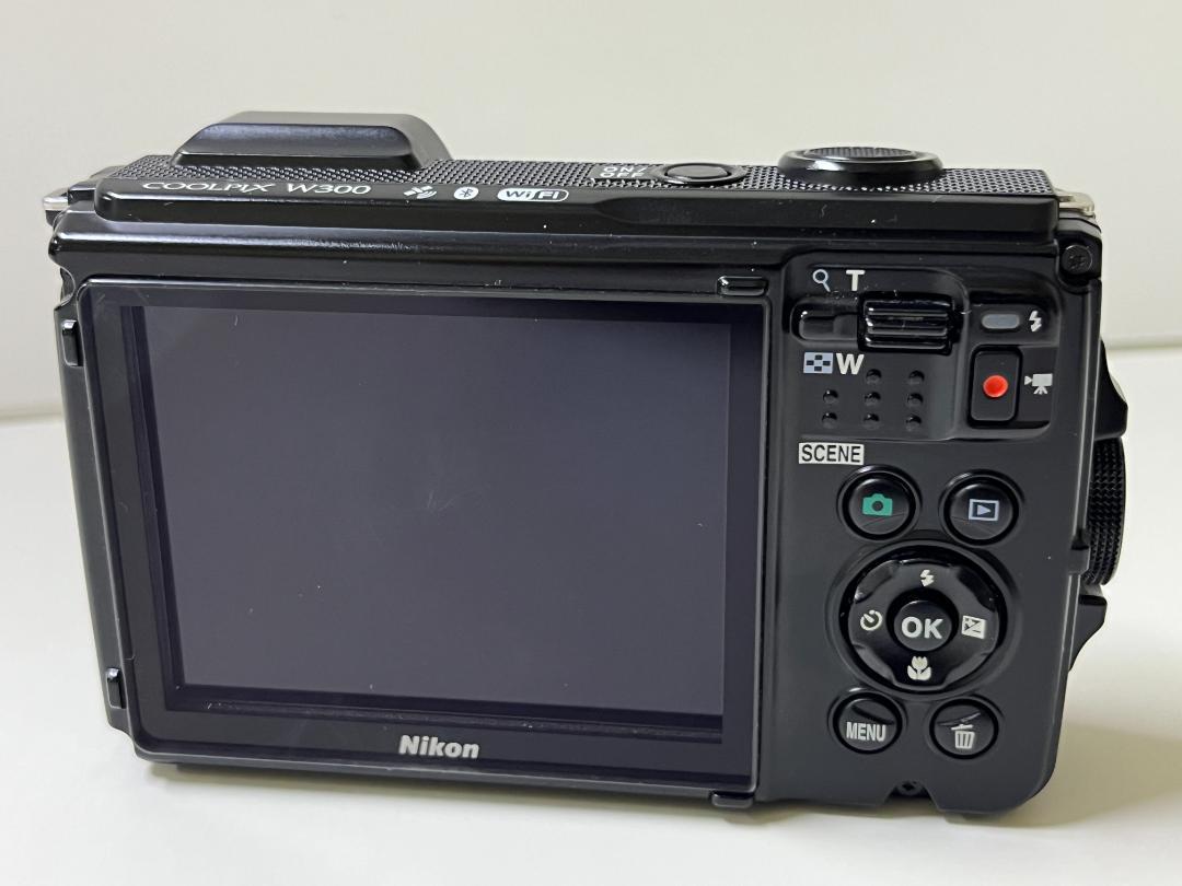 【中古美品】　Nikon　COOLPIX W300　シリコンジャケットオマケ付