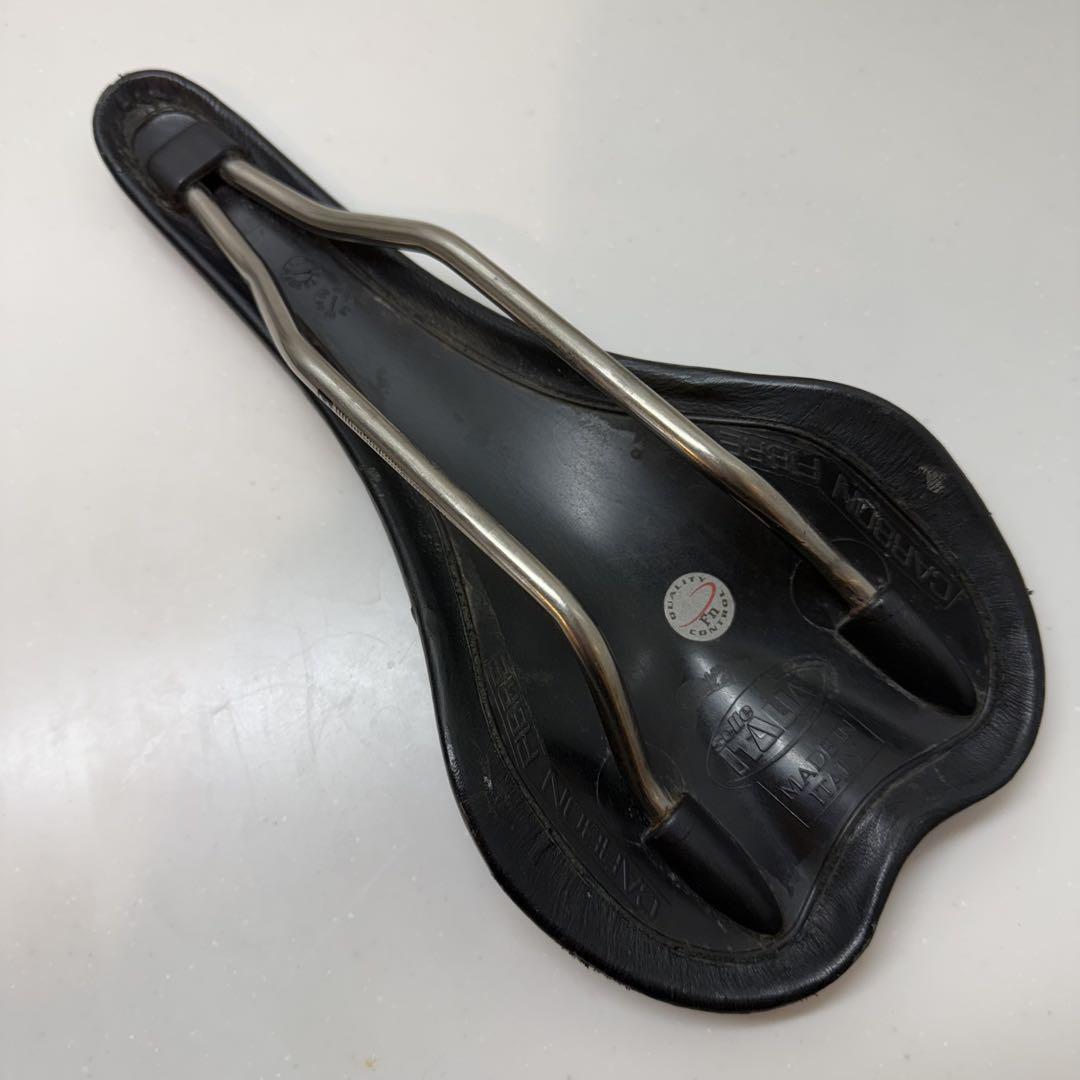Selle Italia SLR サドル カーボンファイバー製