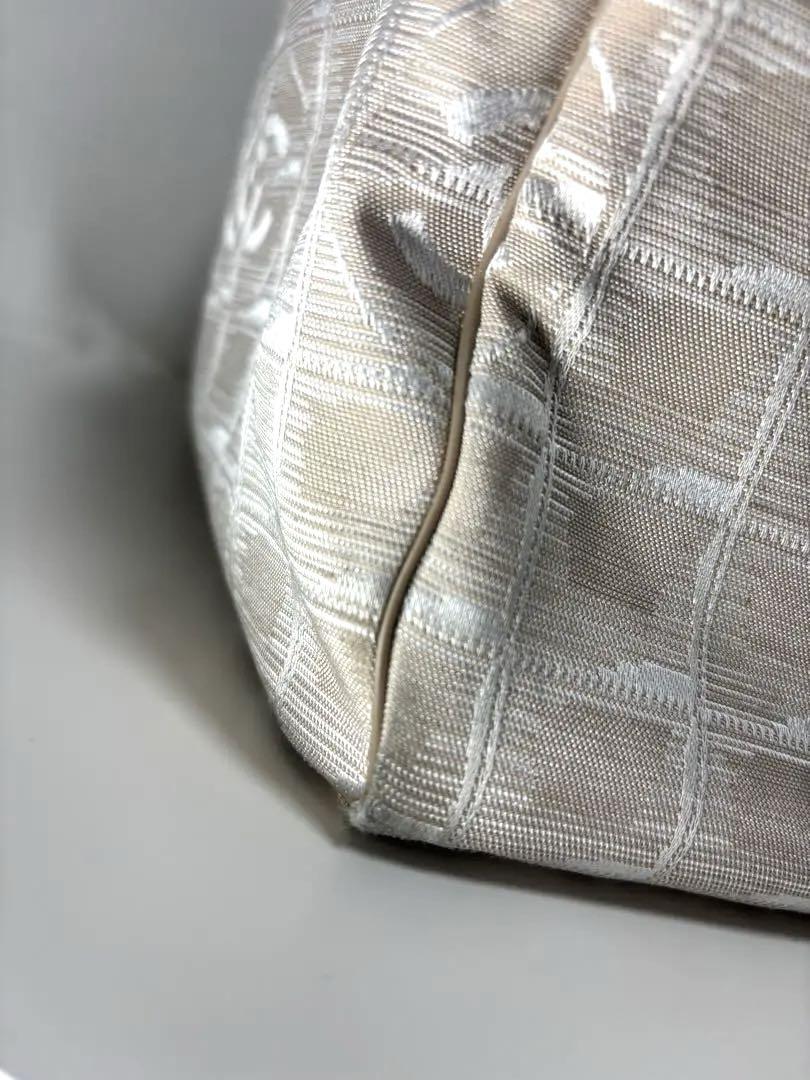 【中古】シャネルCHANELニュートラベルライン　ベージュ　人気