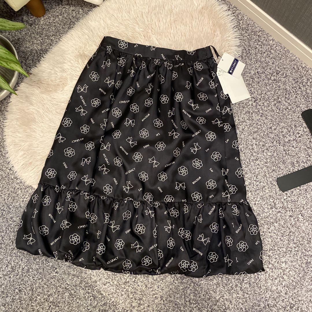 花柄リボン柄黒ひざ丈スカート 40 新品未使用