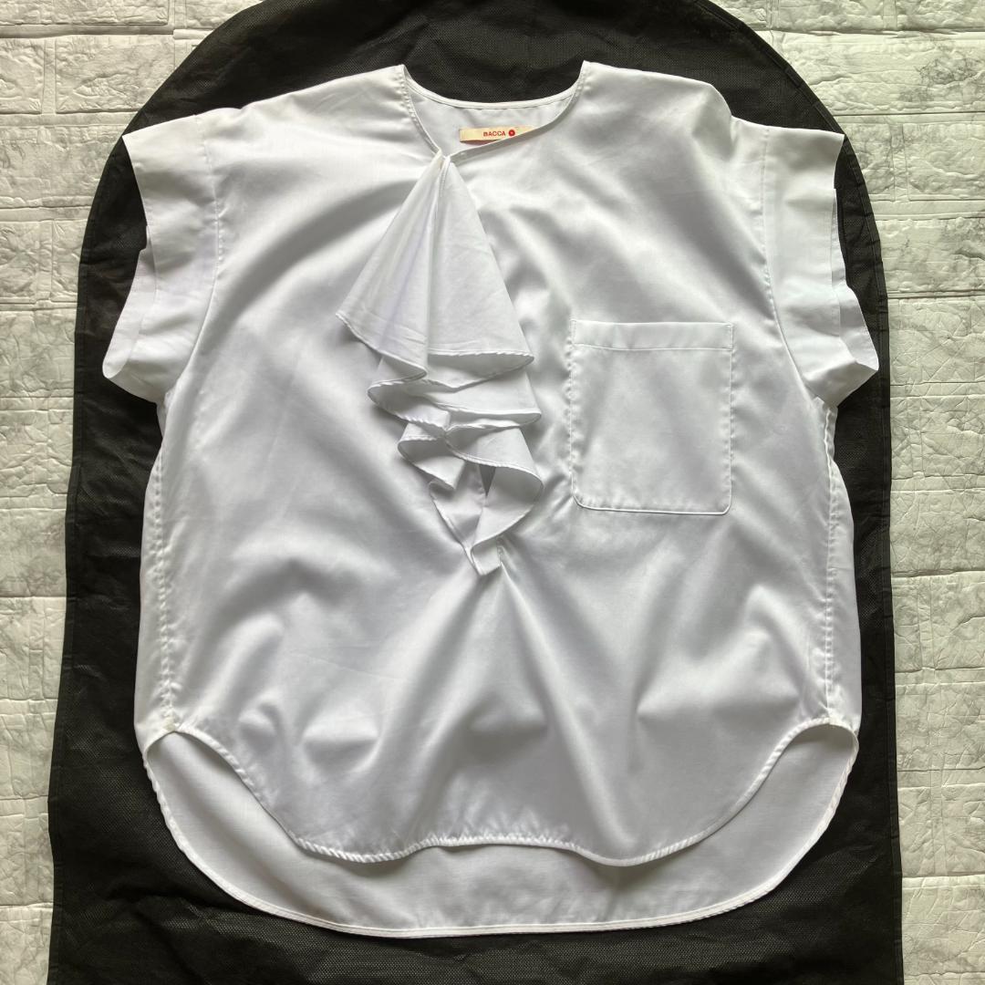 美品◎23SS BACCA コットンツイル ラッフルカラーシャツ ホワイト