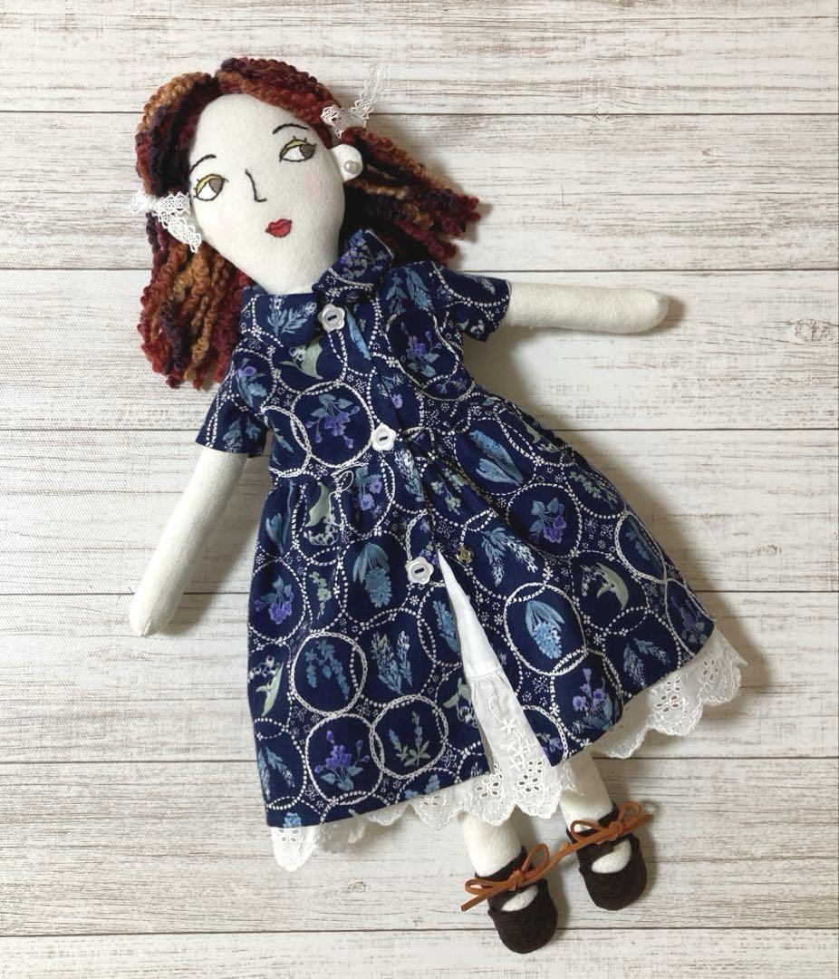 ハンドメイド　着せ替え人形　白いカーディガンさん