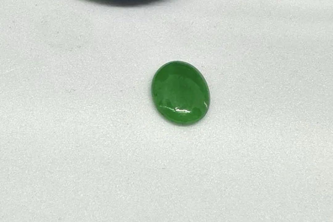 天然緑色オーバルカット翡翠