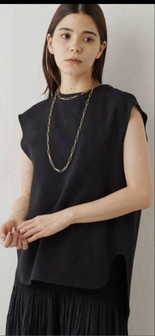 美品 ウィムガゼット　Vガゼットノースリーブプルオーバー ブラック