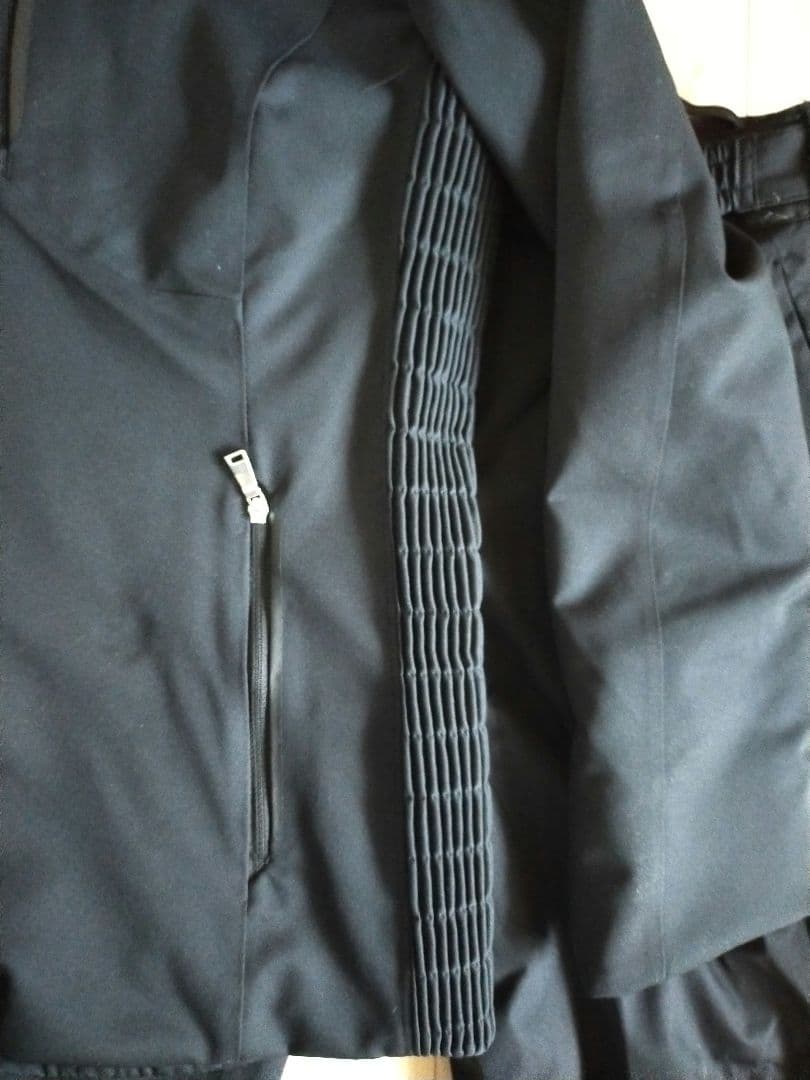 美品 Phenix ブラック スキーウエア sizeМ 使用3回以下 美品 Phenix ブラック スキーウエア sizeМ 使用3回以下