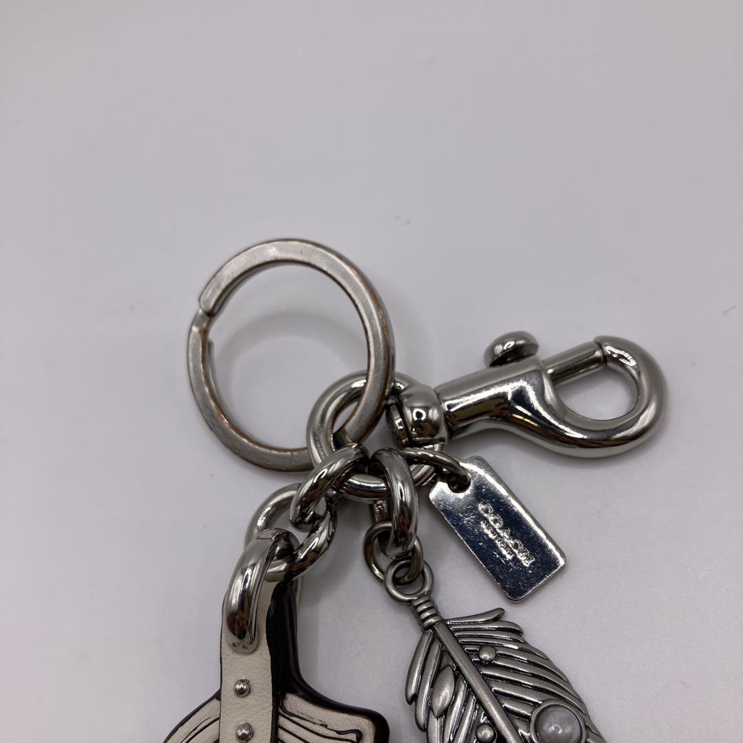 ○8908 COACH コーチ フェザーモチーフ バッグチャーム